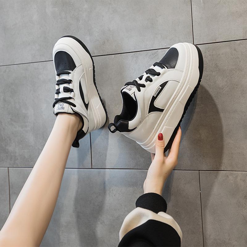 Маленькие белые туфли платформа черно-белые повседневные туфли женские 2025 весна новые универсальные панда спортивные бархатные маффины одинарные туфли