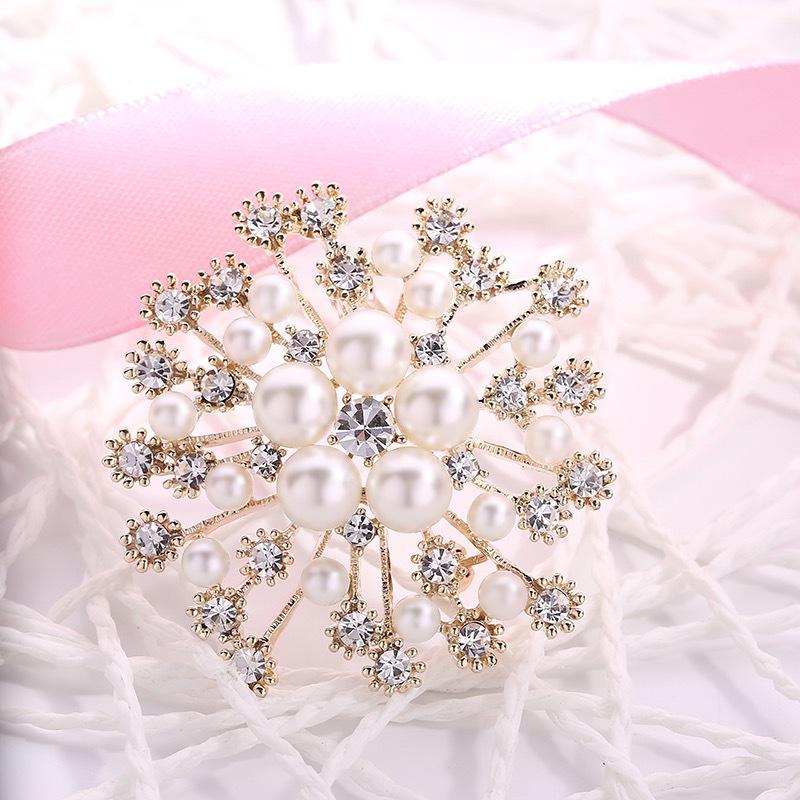 Trendy Classic Elegant Flower Brooch Pin for Women Fashion Rhinestone Clothes Suit Pin Accessories Wedding Jewelry Gifts