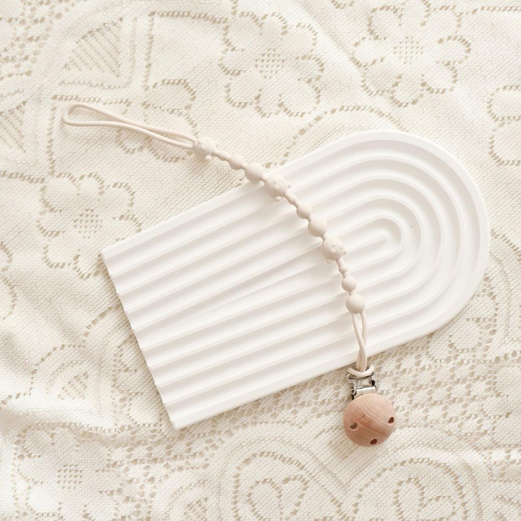 Solid Color Silicone Pacifier Chain Clips Baby Boys Girls Pacifier Gum Chain Bite Music Teeth Grinding Stick Toy Anti Loss Rope