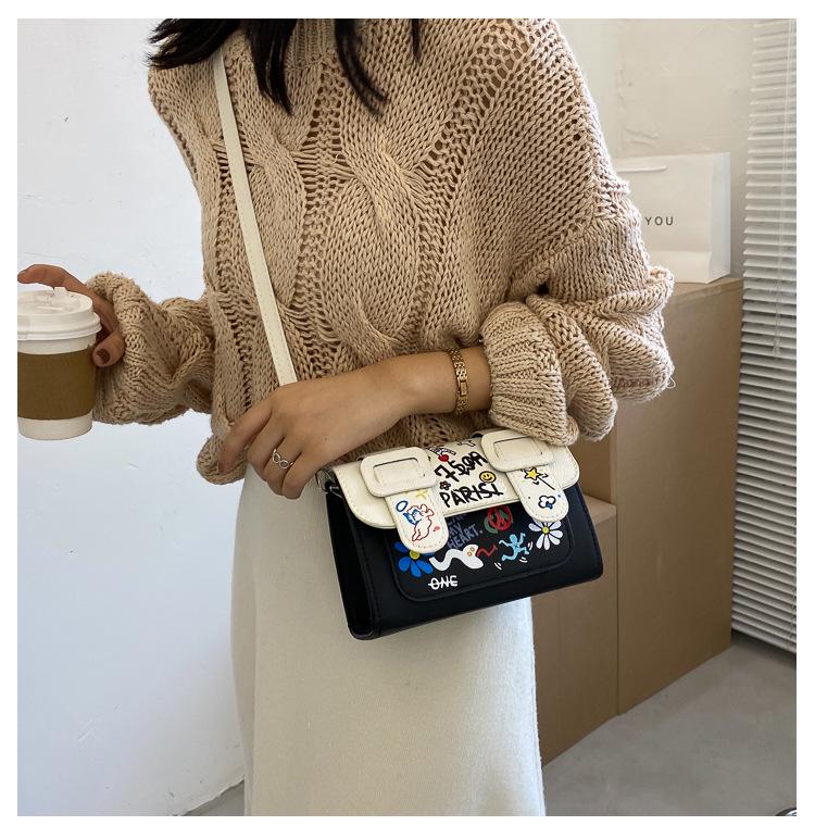 Трендовая женская сумка кроссбоди в стиле колор-блок с граффити - Летняя мода 2023