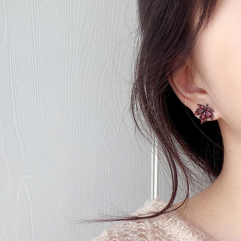 Серьги из стерлингового серебра 925 пробы, осенние серьги с кленовым листом в стиле ретро, циркониевые темпераментные серьги, легкие серьги в роскошном стиле, серьги в стиле ретро, серьги в стиле INS