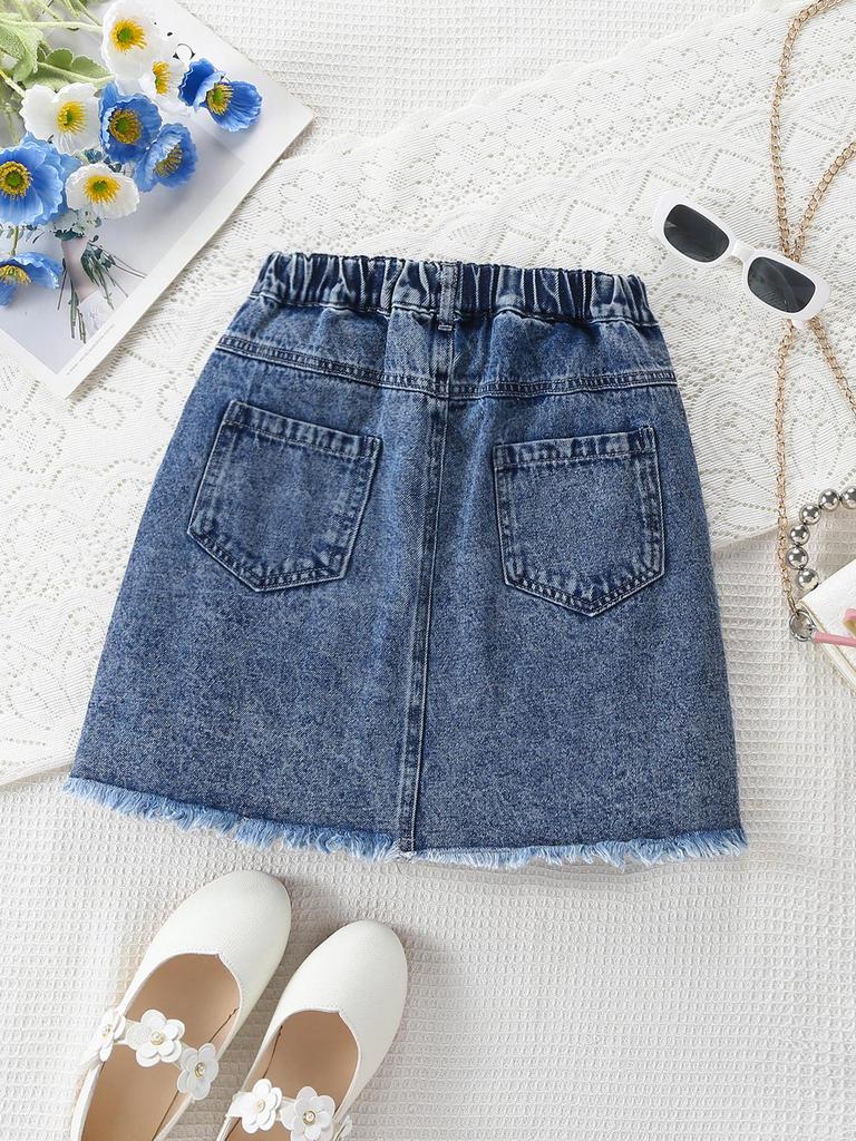 Single-piece girls' denim skirt, casual, classic, retro, stylish, distressed, frayed edges, snowflake wash, blue.