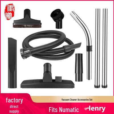 Аксессуары для пылесоса Numatic Henry: Металлическая коленчатая трубка, удлинительная трубка, шланг и напольная щетка.