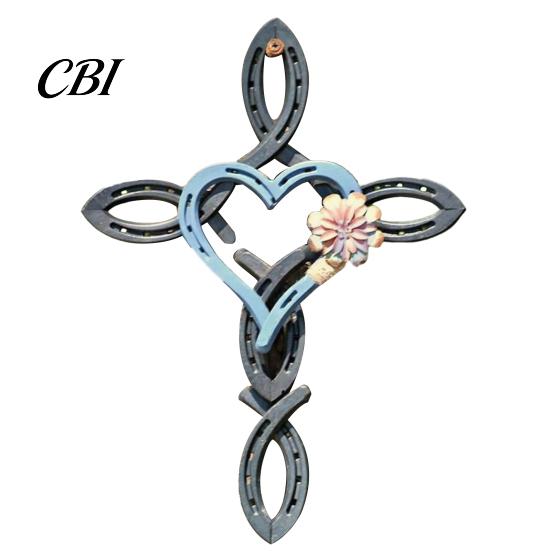 Decorative Horseshoe Wall Cross Metal Heart Decor, Hanging Art, Outdoor Entrance Decoration Cross, Rustic Spiritual Art Sculpture for Farmhouse Garden
