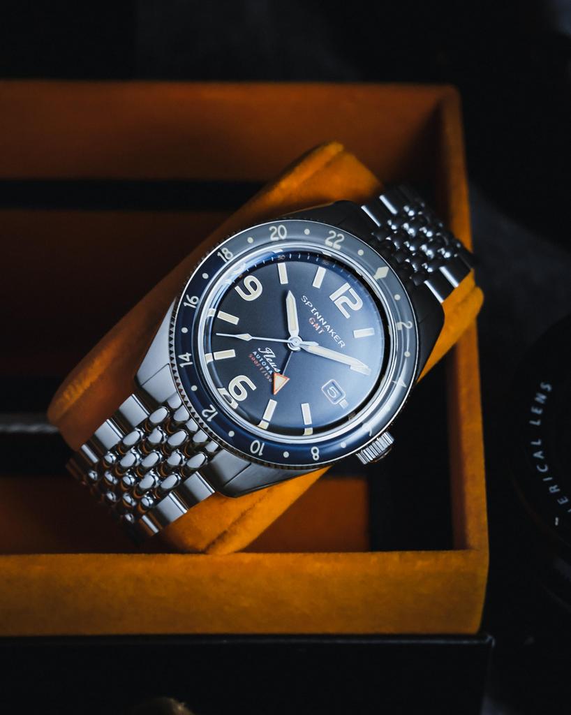 Fluss GMT Automatic 15 ATM Water Sapphire Gray [SPINNAKER] Watch, Self-winding, Resistant, Crystal, Dial, SP-5120-11, Men's [Used]