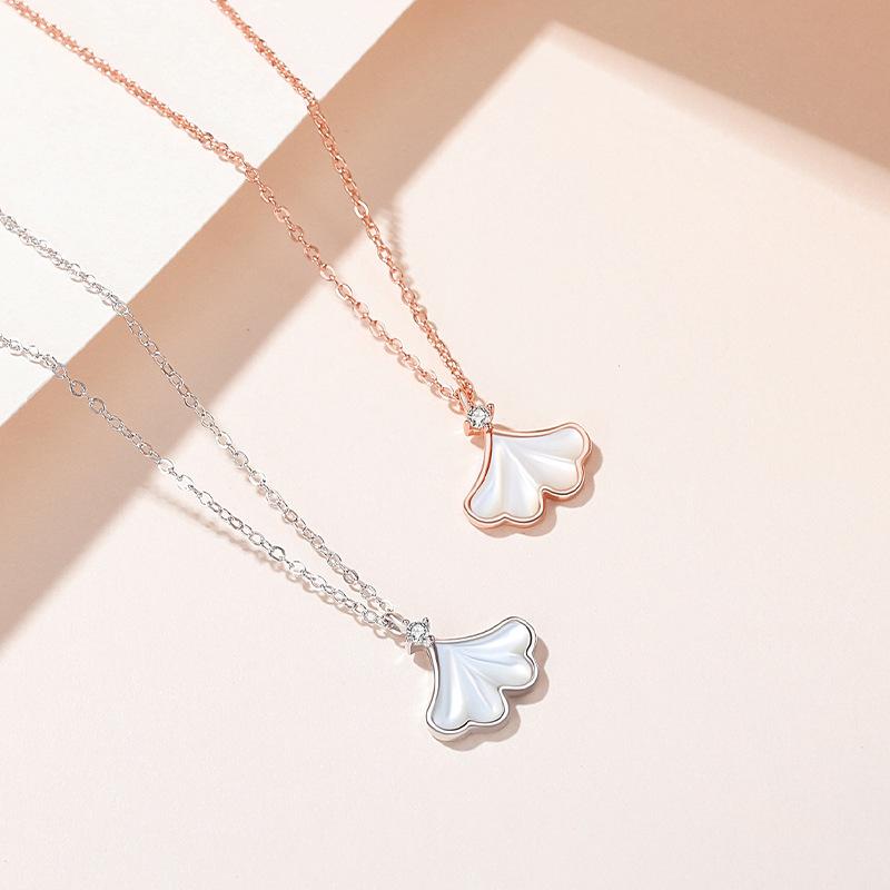 Little Lucky Apricot Leaf Necklace Light Luxury Temperament Clavicle Chain Niche Gift for Girlfriend Valentine's Day