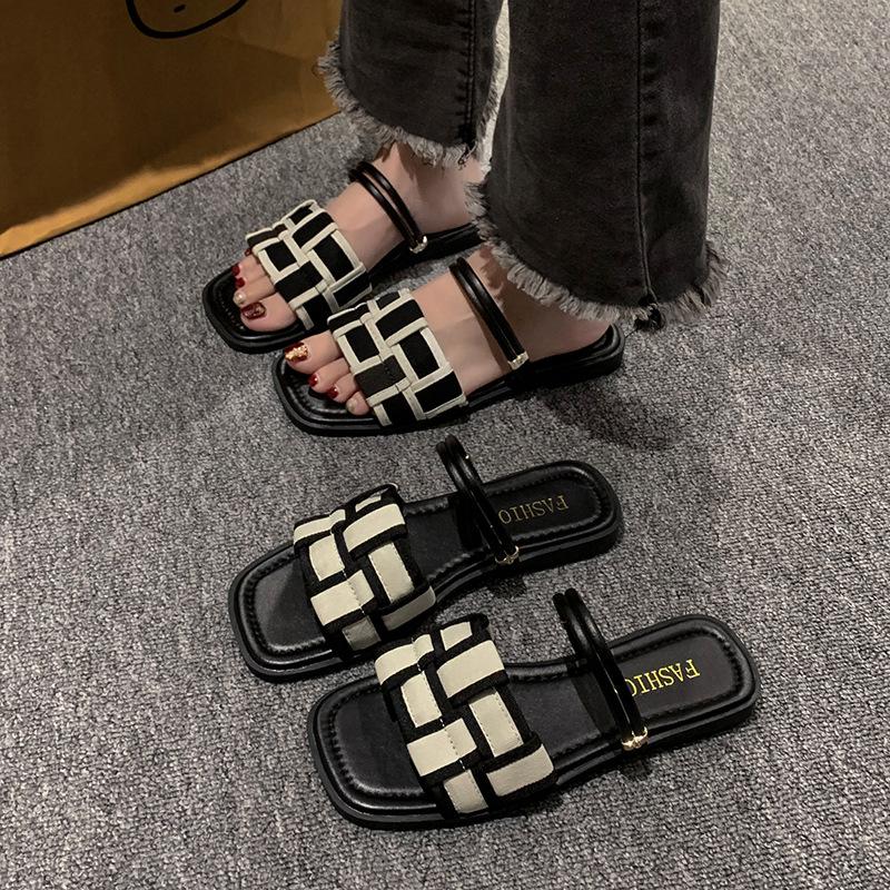 Французский сказочный стиль сандалии на плоской подошве женские летние уличные темперамент с юбкой 2025 новые универсальные римские крутые шлепанцы женские