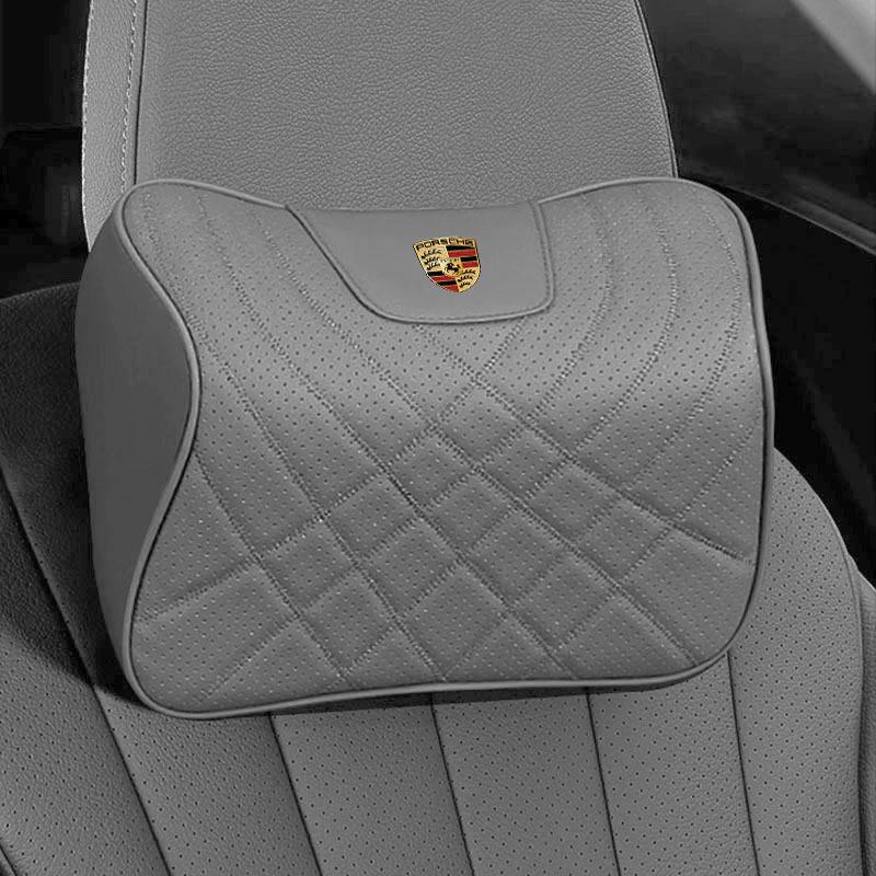 Комплект комфорта для автомобиля Porsche: Подголовник, поясничная поддержка и подушка сиденья для комфорта шеи и спины в Cayenne, Macan, Panamera, 718 и Taycan.