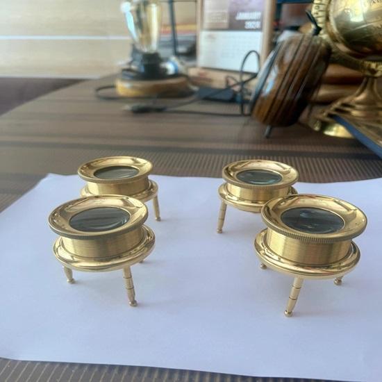 Упаковка из 4 круглых увеличительных стекол из латуни с ручкой, декоративная ручная лупа 5 см
