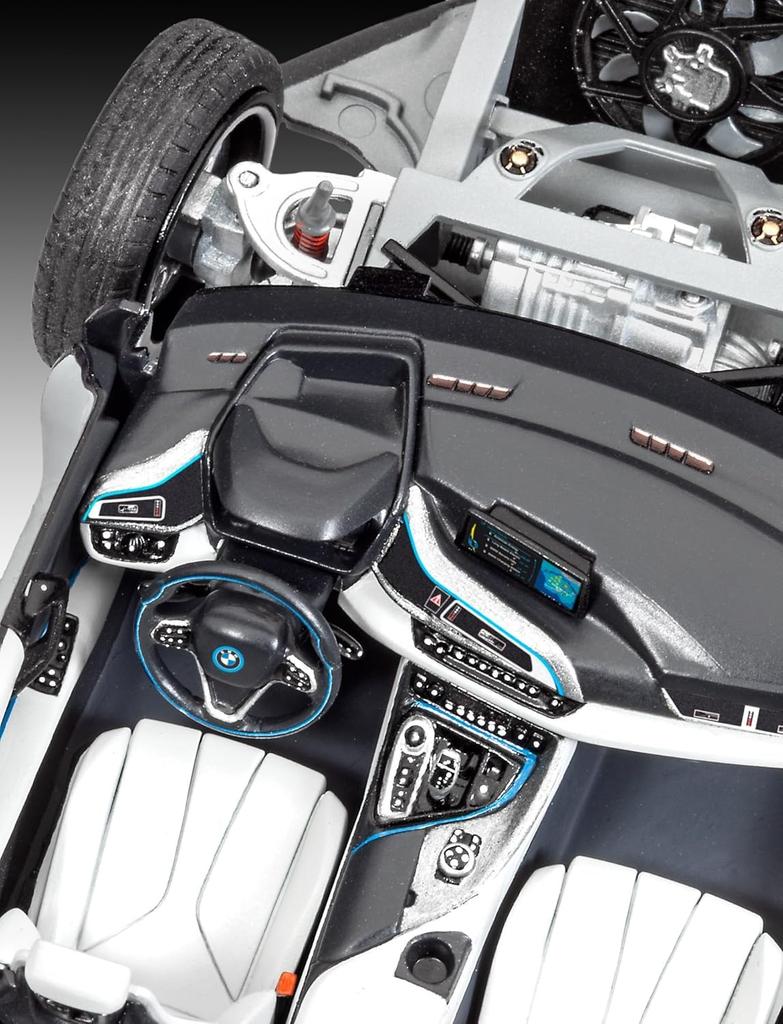 Немецкая модель из пластика BMW i8 от Revell в масштабе 1/24