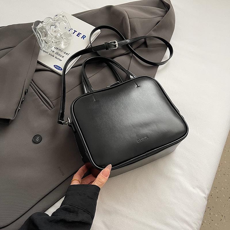 Autumn and Winter New Retro Pillow Bag Women's 2025 Casual Versatile Handbag Personalized Shoulder Messenger Bag Versatile Bag