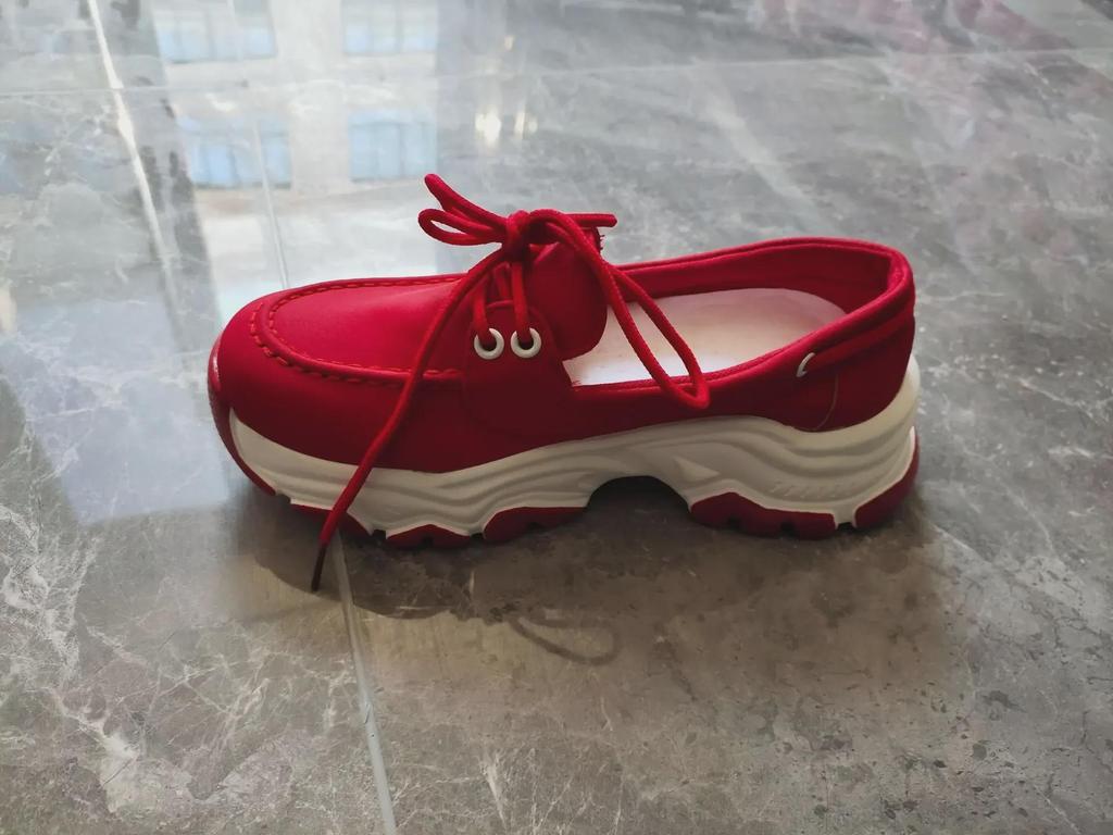 Женские замшевые туфли на толстой подошве с низким верхом и шнуровкой, цветные кроссовки большого размера телесного цвета