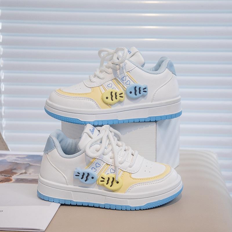 New spring and autumn styles of girls' sneakers, casual shoes for children, and versatile, fashionable white sneakers for girls