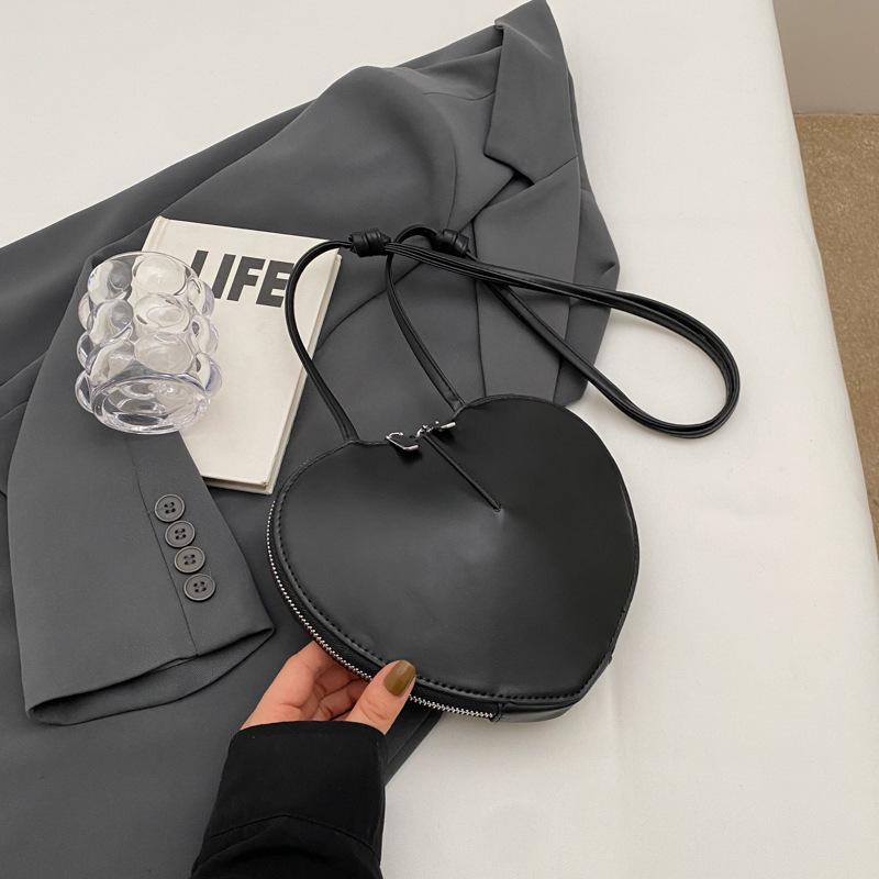 Fashion Bag Women's New Versatile Messenger Bag Mini Heart Bag