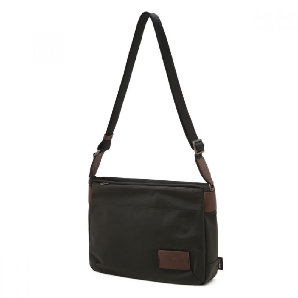 Daks Black Logo Patch Nylon Crossbody Bag Dbba6f783bk