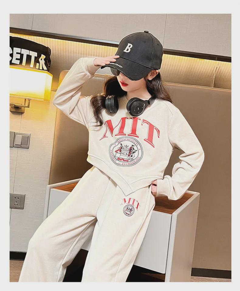 Модный комплект для девочек на весну/осень 2024 года: топ с надписью и повседневные брюки