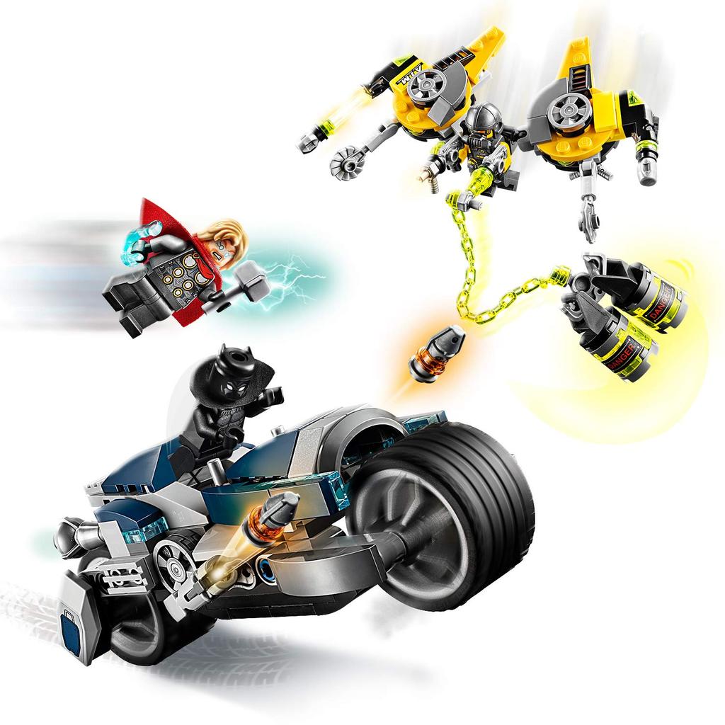 Атака на спидербайке LEGO Super Heroes Avengers 76142