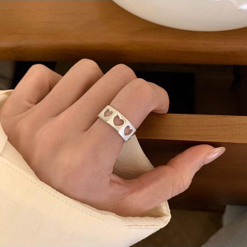 Trendy Minimalist Korean Vintage Stacking Rings for Women - Influencer-Approved Light Luxury Style.