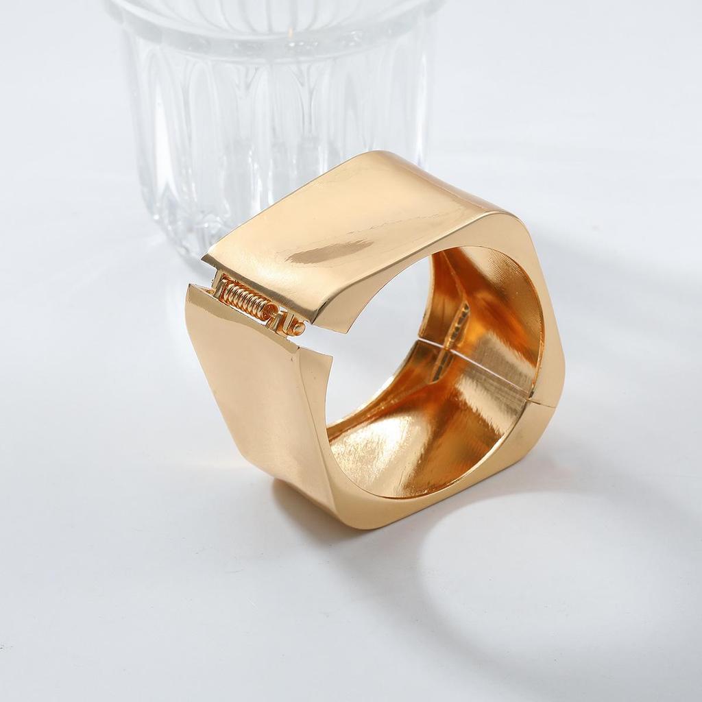 Европейский-американский широкий металлический квадратный браслет с гальваническим покрытием - модные ювелирные изделия высокого класса