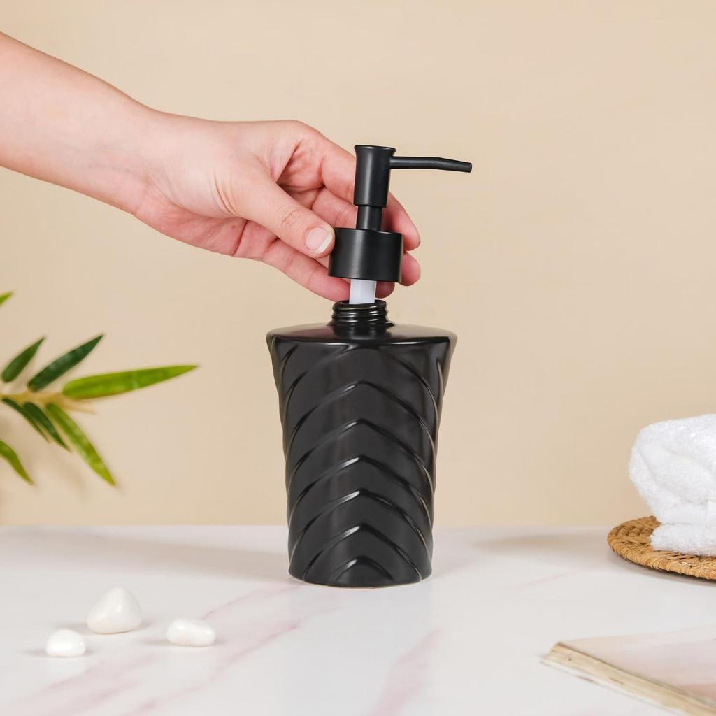Керамический дозатор для жидкости с геометрическим дизайном | Бутылка для жидкого мыла для кухни | Диспенсер для мыла для умывальника и ванной комнаты | 300 мл (черный)