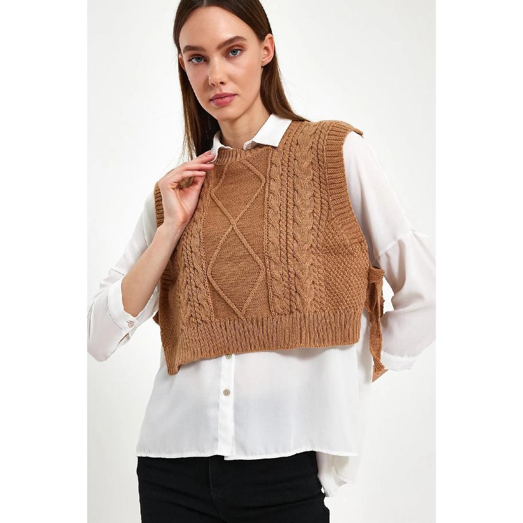 Женский трикотажный свитер с регулируемым узором и завязками по бокам