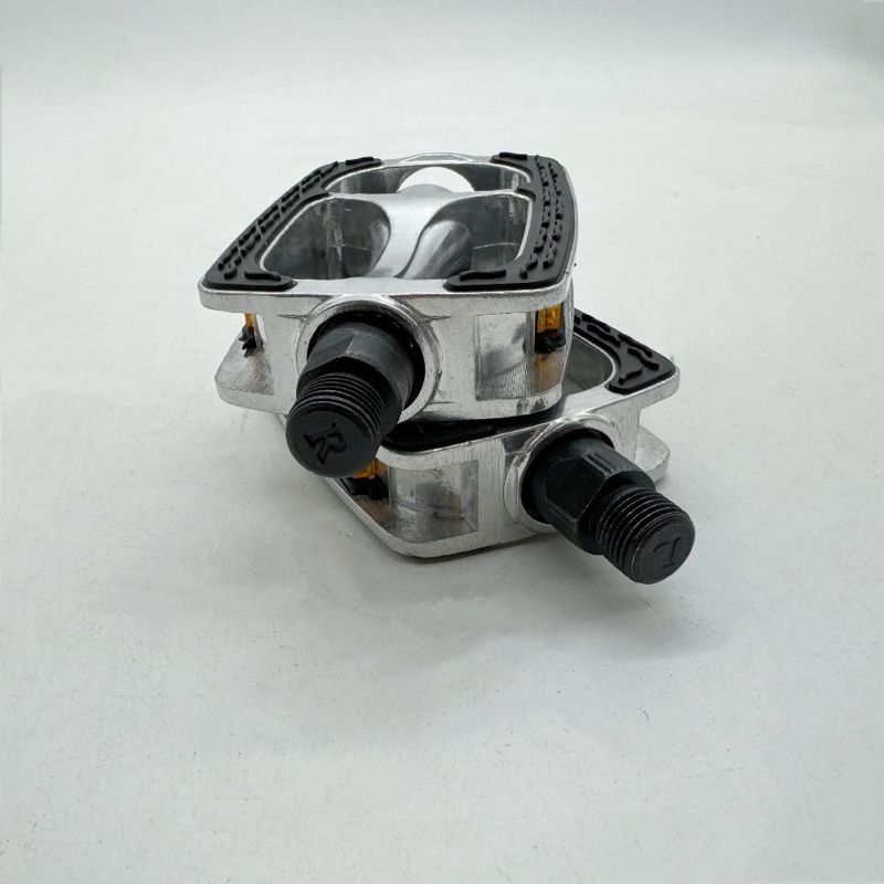 Retro Aluminum Alloy Bicycle Pedals Safety Non-Slip Bike Pedals Durable Reflective Strips Road Bike Pedals Outdoor Sports