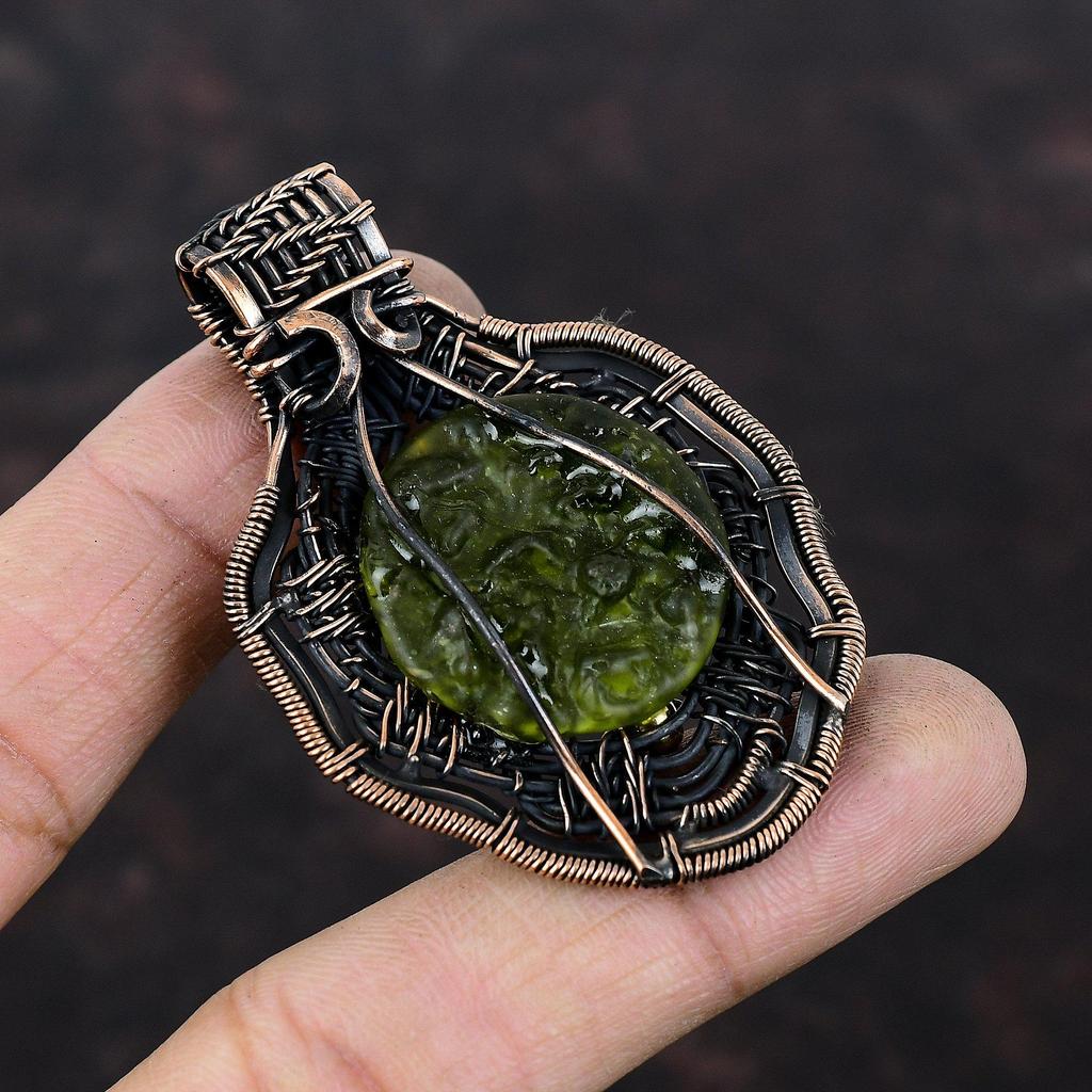 Подвеска с молдавитом, обернутая медной проволокой, подвеска ручной работы, украшение из натурального драгоценного камня, подарок для мамы, украшение из медной проволоки, дизайнерская подвеска