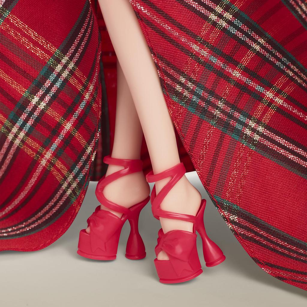 barbie Праздничная кукла Барби Блондинка Одевайся Фирменная ЧЕРНАЯ Одевайся Кукла Кукла от 6 лет и старше Красная HRM61 Кукла/Дом