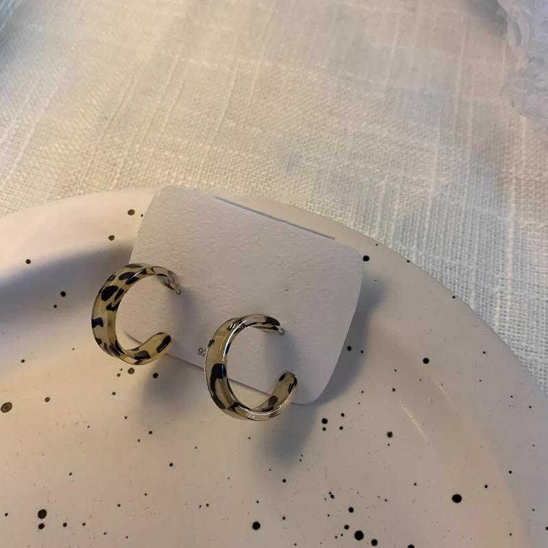 Модные серьги для женщин