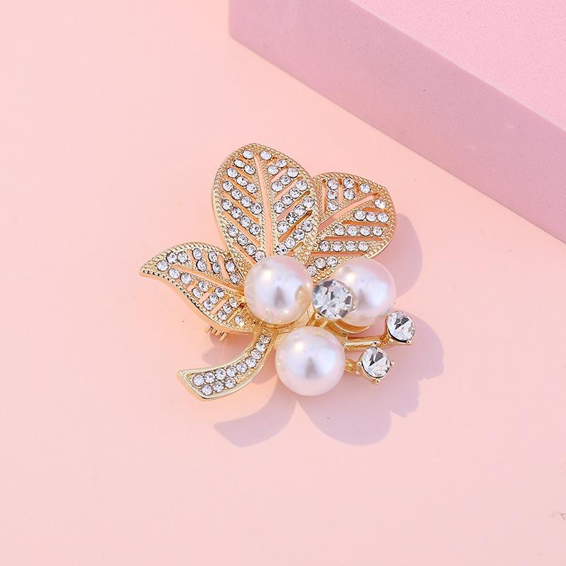 Light Luxury Ginkgo Biloba Brooch High-End Women'S Exquisite Flower Pearl Corsage Design Sense Niche Pin Clothes Accessories