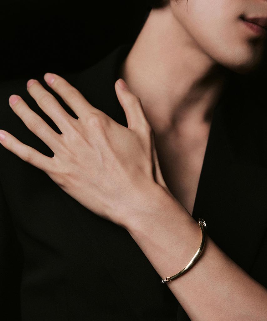 Hustad 243 Gold Leaf Line Bracelet_ 925 Silver / 14K Gold Bracelet