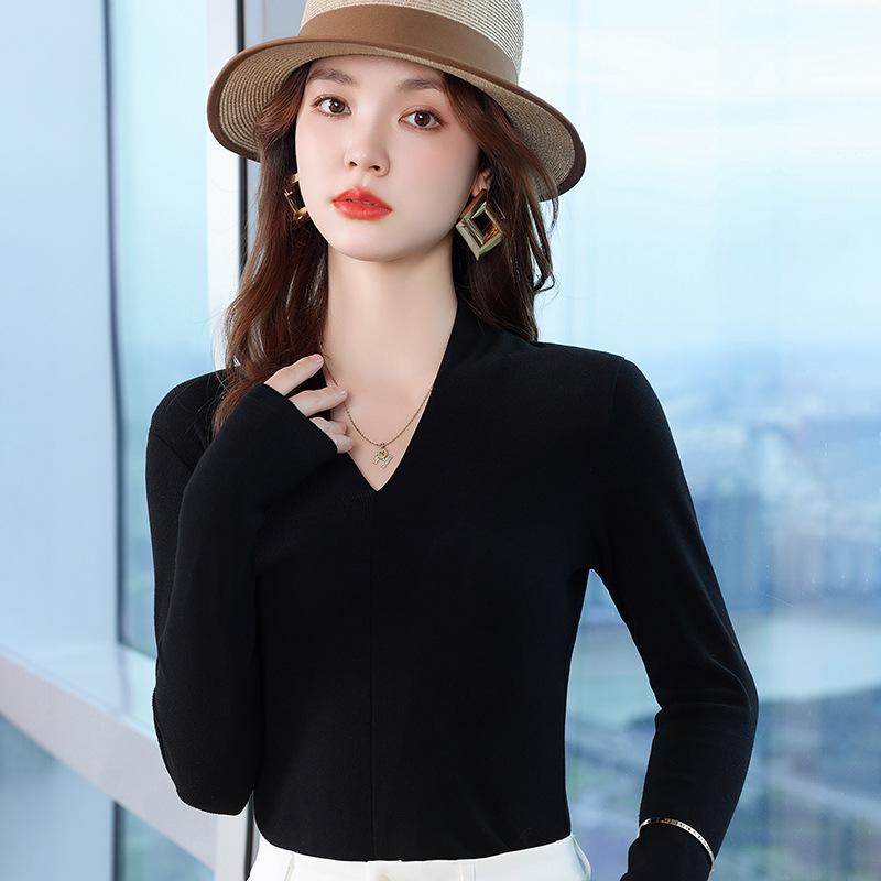 Women's Black V-neck Faux Cashmere Base Layer Top - Elegant, Slimming Autumn Outerwear for Small Suits