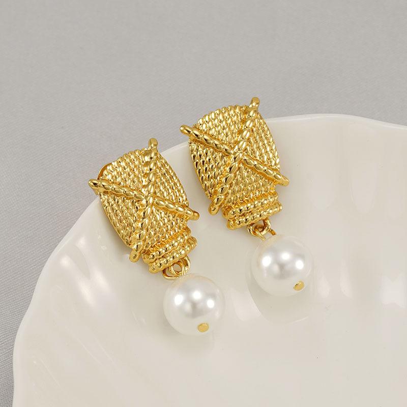 Fashion Titanium Steel Pearl Earrings Women's Niche Design 18K Stainless Steel Retro Earrings