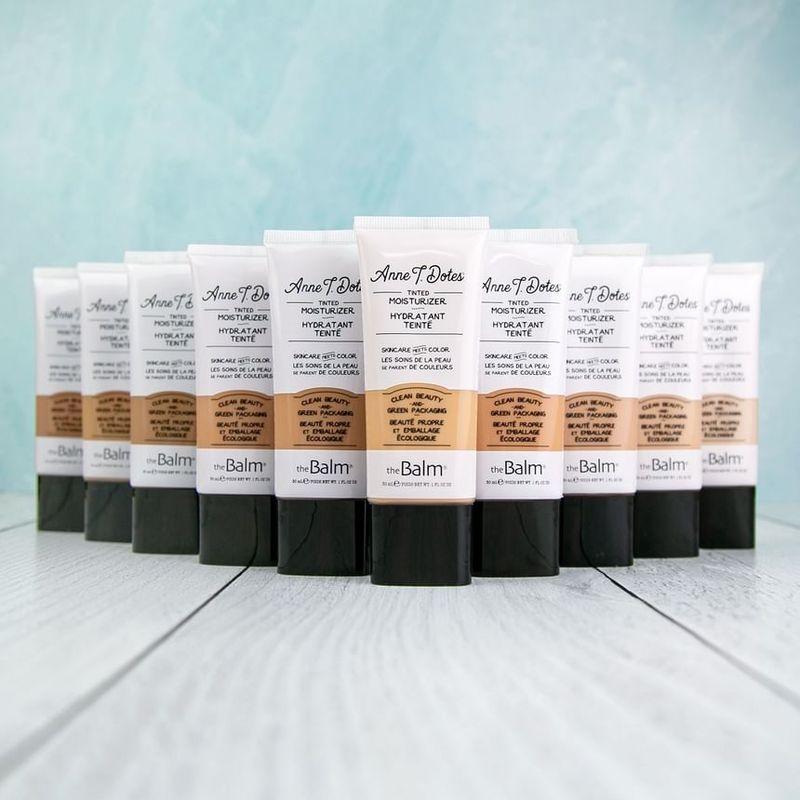 TheBalm - Anne T. Обожает : Тонирующий увлажняющий крем