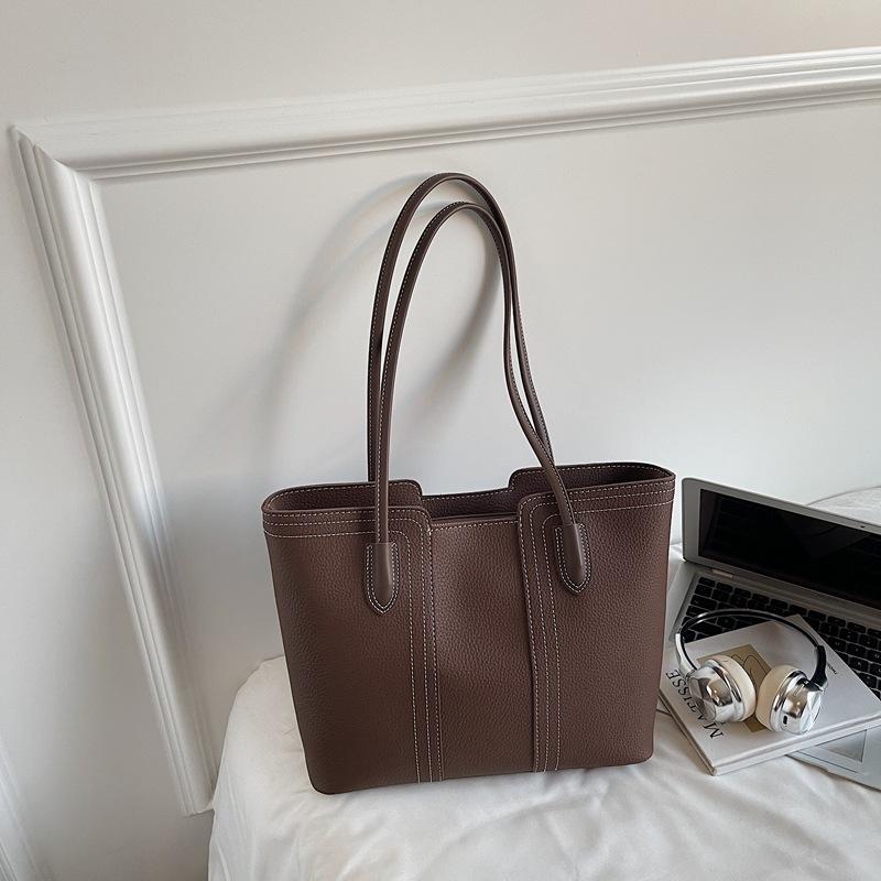 Ретро сумка женская большой вместимости 2025 новая осень и зима простая универсальная на плечо подмышку сумка-тоут для поездок на работу