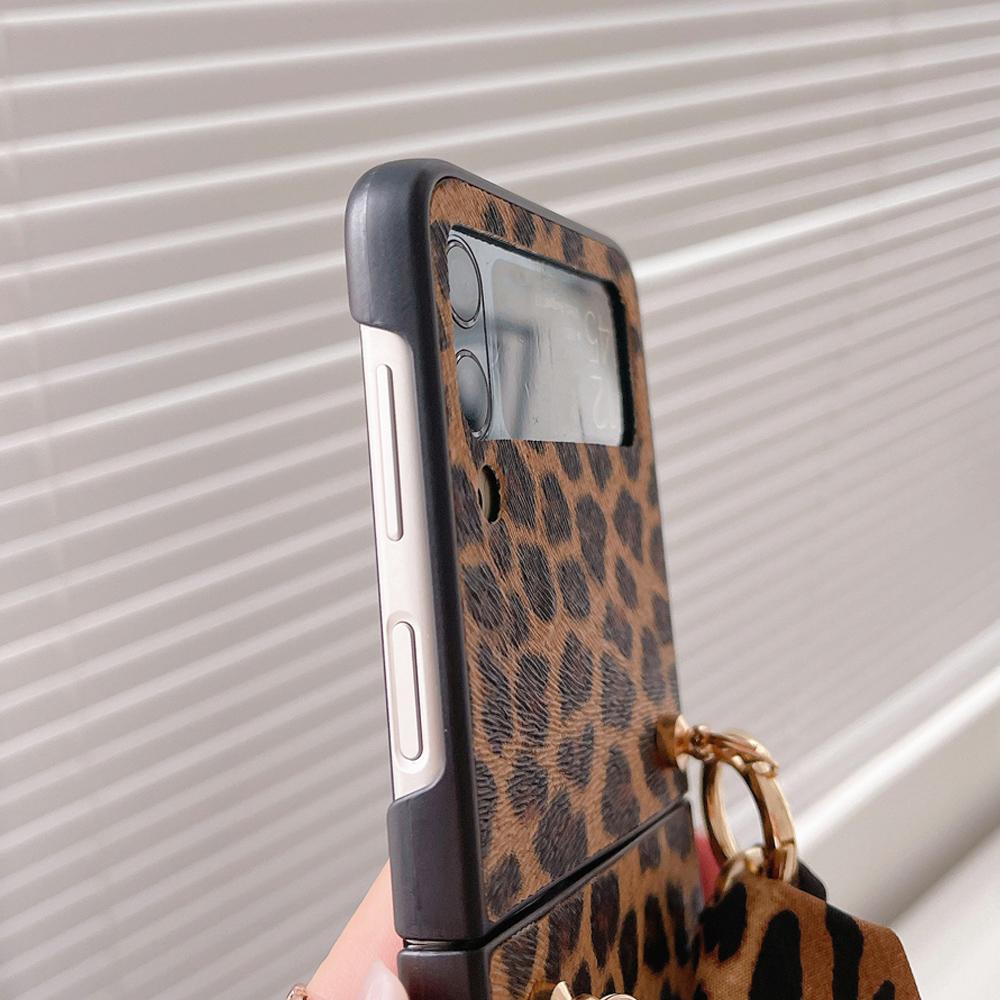 For Samsung Galaxy Z Flip 3 4 Case with Fashion Leopard Square Scarf Metal Chain Phone Case for Samsung Z Flip 3 5G Luxury Cover