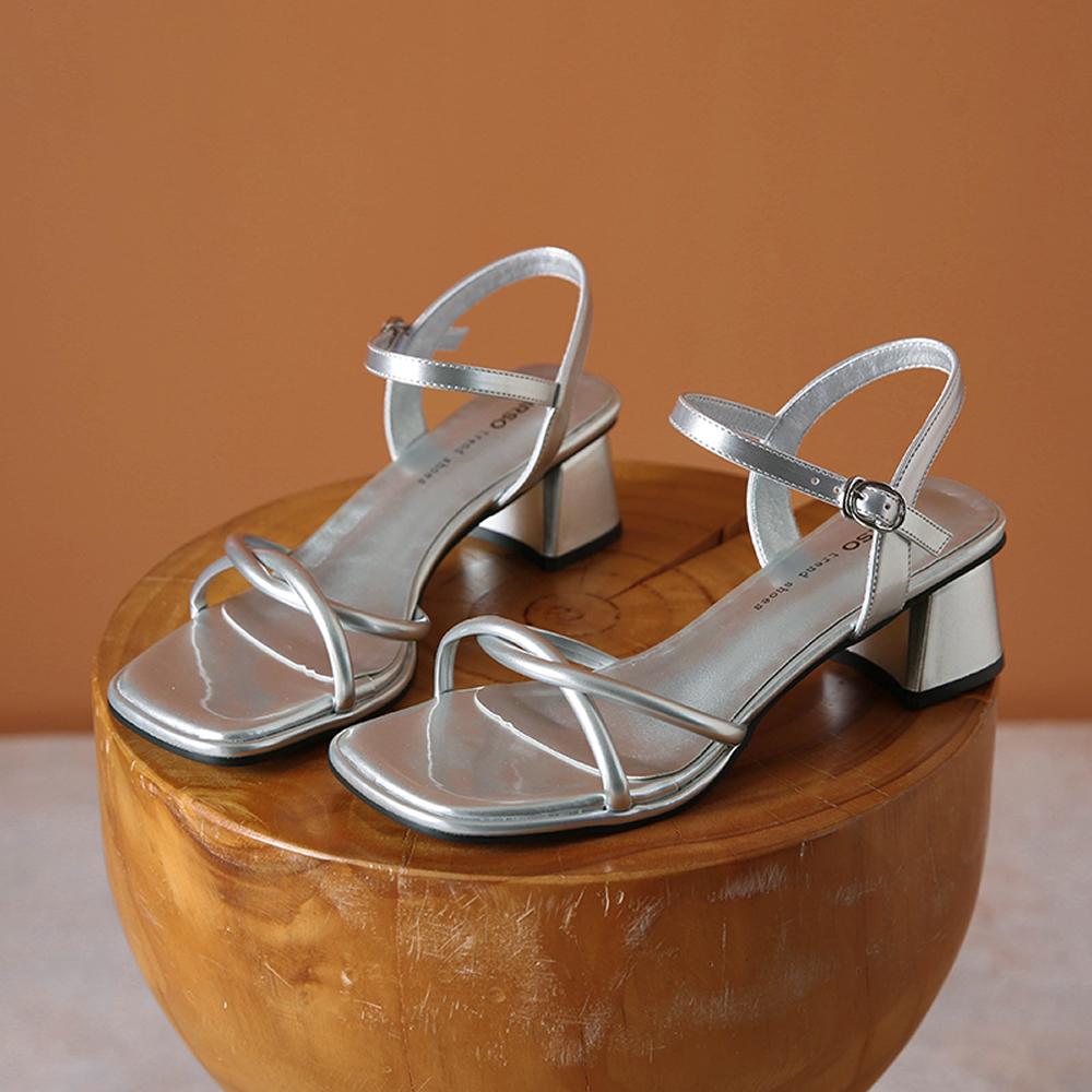 Классические женские сандалии на квадратном каблуке 5 см, узкие ремешки, дизайн с серебряной пряжкой, элегантные женские туфли, босоножки на каблуке