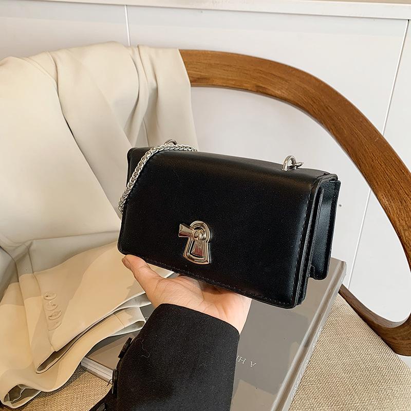 Маленькая сумка на цепочке, женская новая модная сумка через плечо, студенческая универсальная сумка на цепочке