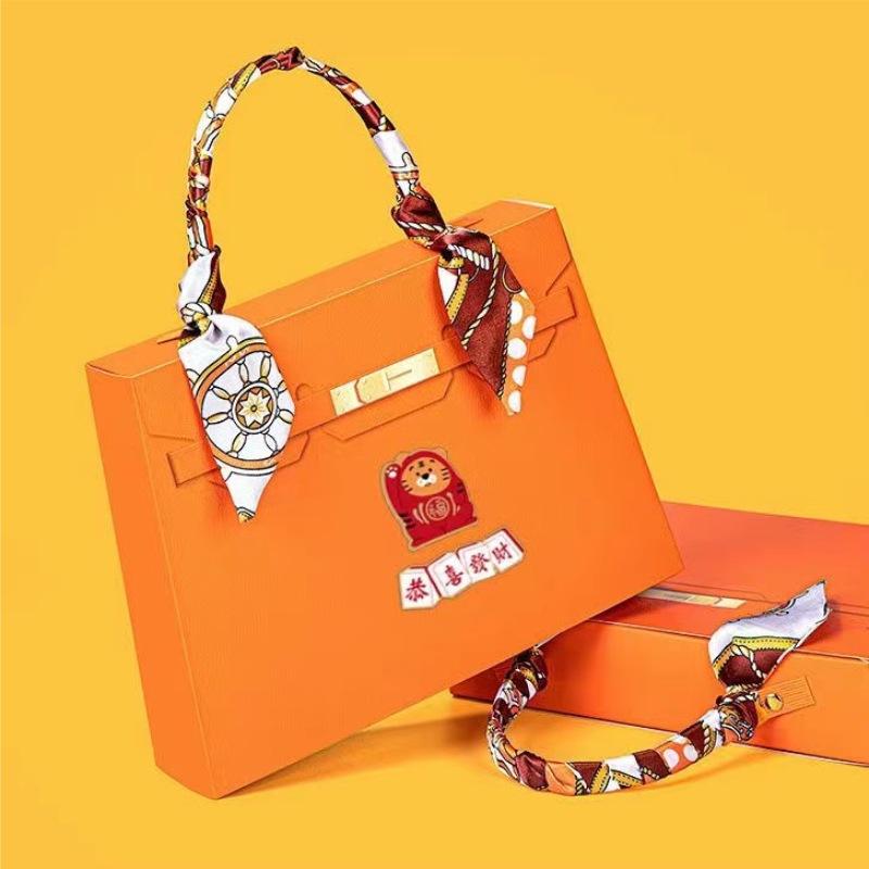 Шелковые шарфы. Универсальные завязывающиеся сумки, длинные полоски, маленькие шелковые шарфы, банты, повязки на голову, ленты, подарочные коробки, подарочные ремни.