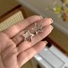 Новые серьги-пусеты с простым дизайном в виде полых звезд для женщин, нишевая личность, повседневные, сочетающиеся с аксессуарами, ювелирные изделия, подарки