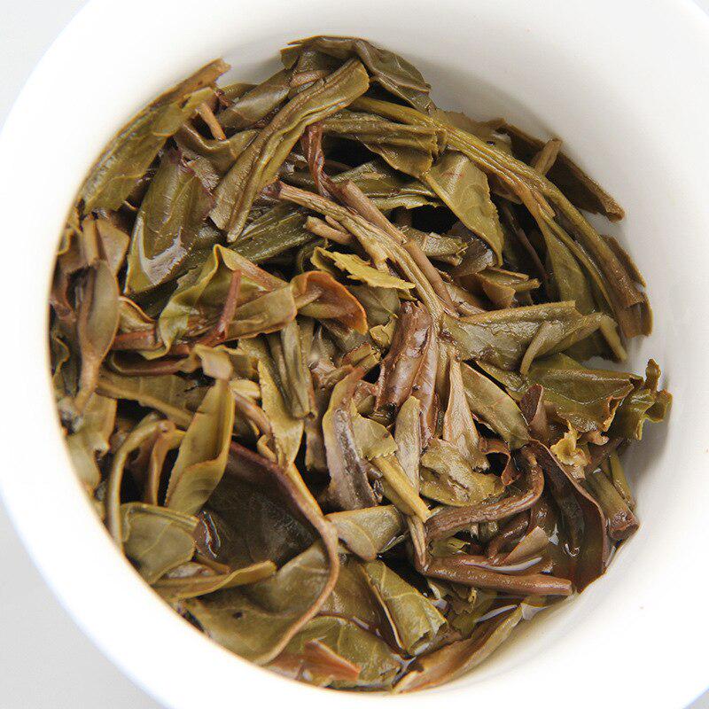 2012 Yunnan Menghai Old Tree Shen Puerh Classical 8582 Сырой чай Пуэр в кирпичиках 250 г