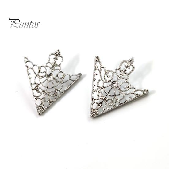 1 Pair Men Women Shirt Collar Clip Retro Hollow Pattern Palace Style Collar Buckle Brooch Neck Clip Outfit Accessories