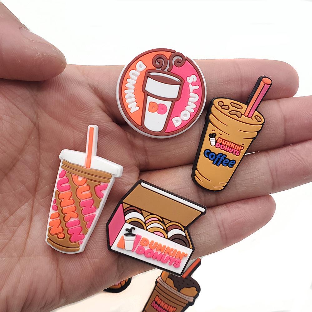 Брелоки из мягкого ПВХ с логотипом Dunkin' Donuts — аксессуары для сабо и украшения для садовой обуви.