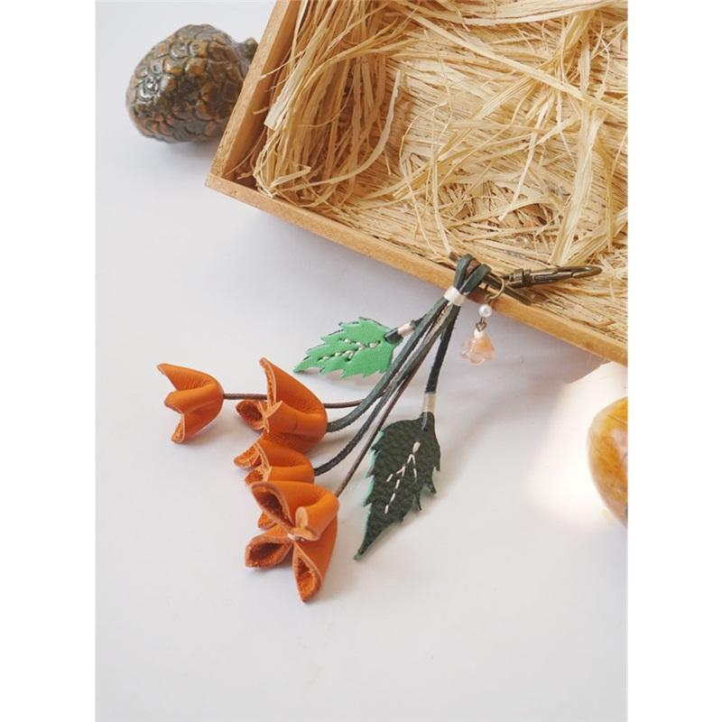 Брелок из натуральной кожи ручной работы с цветами и листьями, аксессуар для сумки