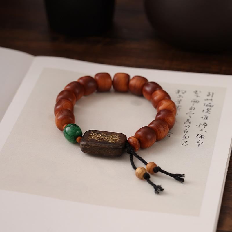Tai Sui amulet bracelet paired with cypress, Daoist hand jewelry, fashionable accessories