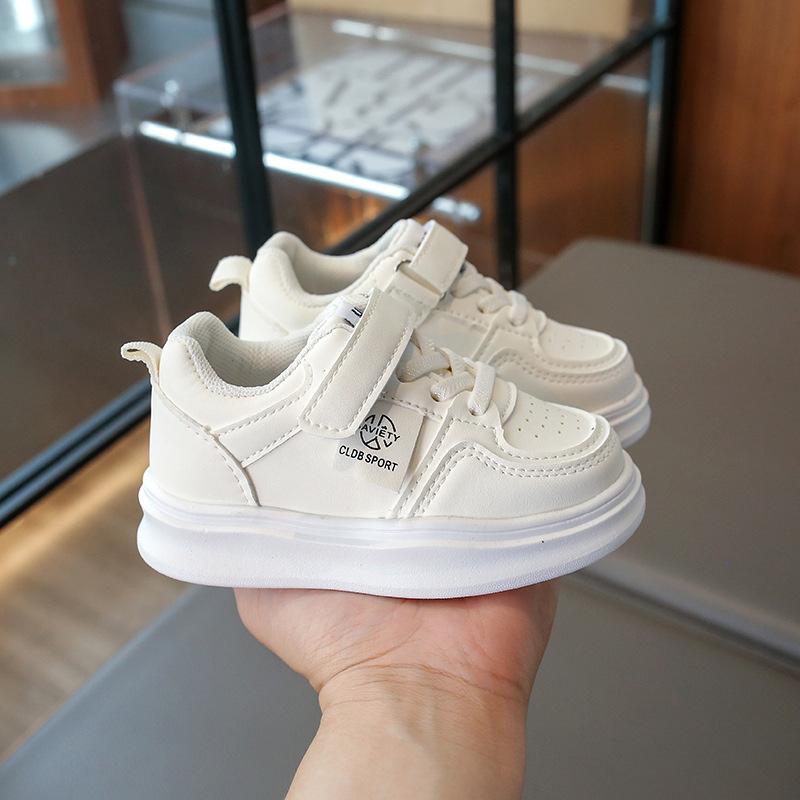 Детская обувь и спортивная обувь для девочек 2025 весна и осень новая кожаная водонепроницаемая повседневная белая обувь для мальчиков детская обувь для скейтборда