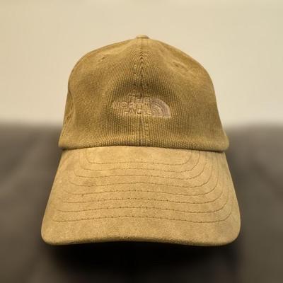 Б/у вельветовая кепка THE NORTH FACE бежевая