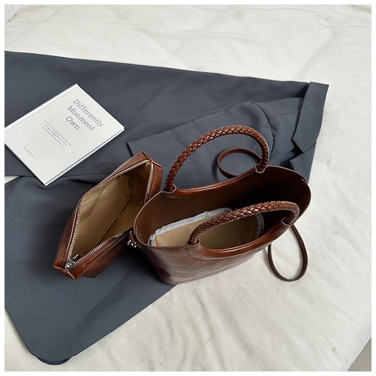 Ielgy Autumn Winter Retro Fashion One-Shoulder Messenger Bag Ladies Portable Bucket Bag