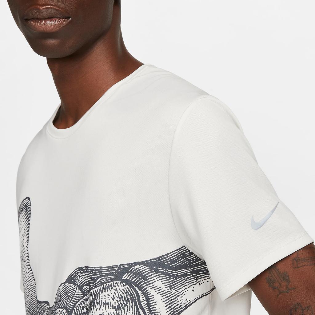 Nike Футболка Dri-FIT UV Run Division Miler с принтом, ребристым круглым вырезом и коротким рукавом, мужские топы Phantom DV9263-030