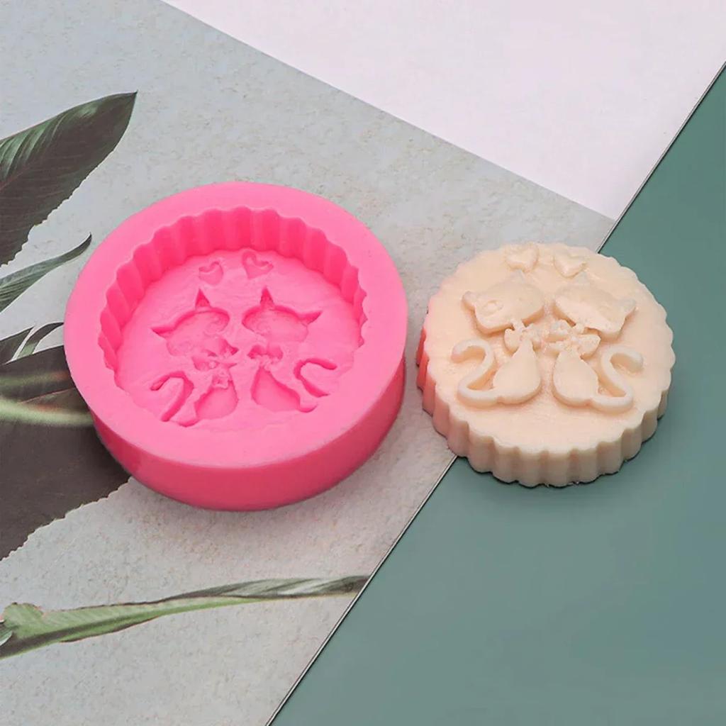 1pc-lovers cat silicone mold, used to make soap, candles or baking, is the perfect holiday gift decoration for home decoration.
